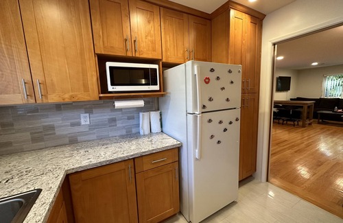 Linfield Oaks Apartment | warm and sweet apartment