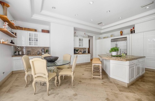 Beverly Hills House | Wendover Mansion - 6BR Neoclassical BH Retreat w/Pool, Near Rodeo