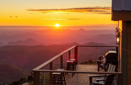 Julian House | Wild Moon Ranch — Mountain-Top Retreat with Panoramic Lake Views, Pickleball & Cedar Hot Tub