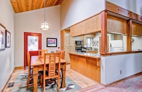 Yosemite West House | Yosemite Crossroads