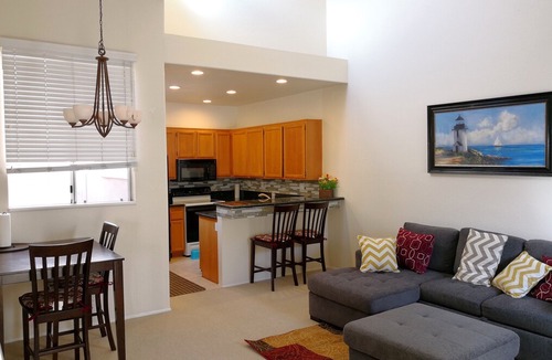 University City House | 1 Bedroom 1 Bathroom Townhouse in UC San Diego / Renaissance La Jolla