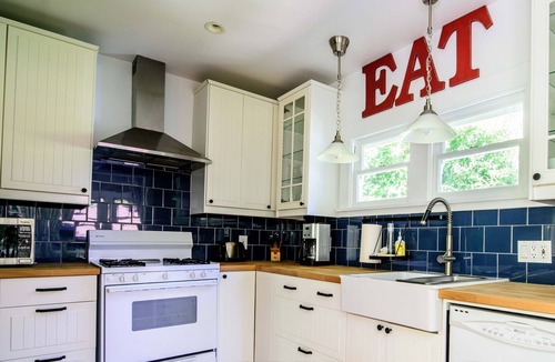 Mill Valley Cottage | 1 BR Large and sunny Garden Cottage in Downtown Mill Valley