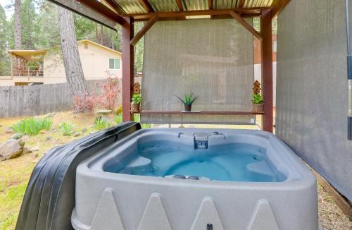 Placerville House | 1 Mi to Lake Hot Tub Haven in Pollock Pines!
