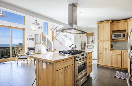 Stinson Beach House | #1 Rate 'BEST Place to Stay' at Stinson Beach