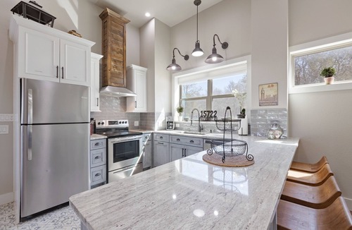 Del Valle House | 10 acre property 4 miles from Circuit of the Americas