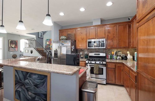 Hillcrest House | 10 Min to the Zoo and Beach! | Tropical Townhome