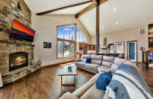 Mountain View Estates House | 1008C Mountain View Retreat