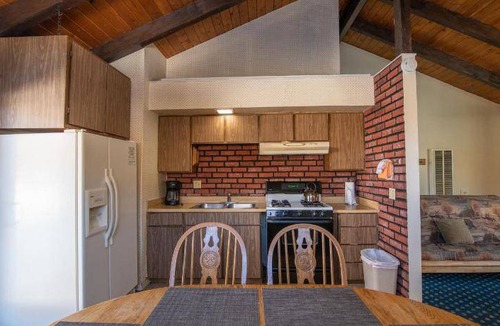 June Lake Hotel | 102 m² Motel ∙ 2 bedrooms ∙ 6 guests