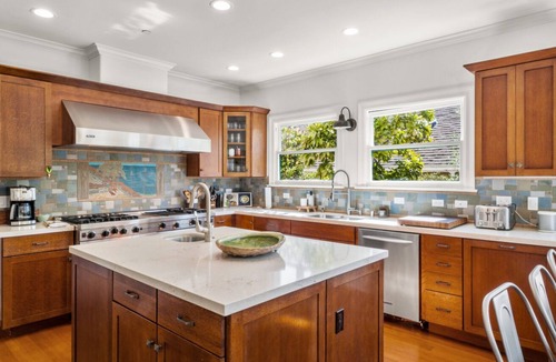 Avalon House | 117V - Modern Avalon house, WIFI, Golf Cart and patio with BBQ, Ocean Views