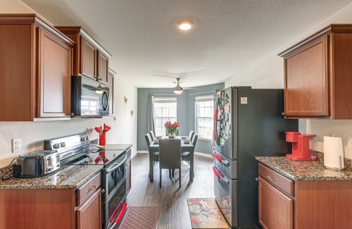 Santa Fe House | 12 Mi to Beach! Texas Gulf Coast Home w/Patio