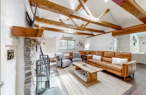 Idyllwild Cabin | 120 m² Cabin ∙ 2 bedrooms ∙ 6 guests