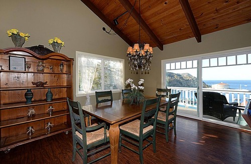 Avalon House | 123UT Upper: Hillside Chalet with Breathtaking Harbor View, WiFi