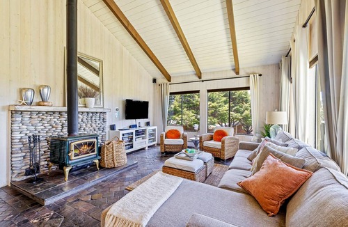 Timber Cove House | 124 m² House ∙ 3 bedrooms ∙ 6 guests