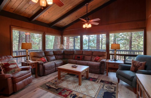 North Wawona Cabin | 125 m² Cabin ∙ 3 bedrooms ∙ 9 guests