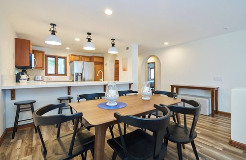 Avalon Condo | 13/46 Fully Remodeled - Street level -2bd/2bath with 6 passenger Golf Cart