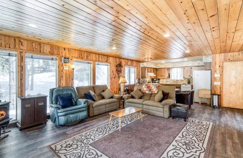 Big Creek House | 139 m² House ∙ 3 bedrooms ∙ 12 guests
