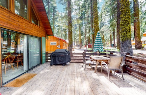 Tahoe Pines Cabin | 152 m² Cabin ∙ 4 bedrooms ∙ 10 guests