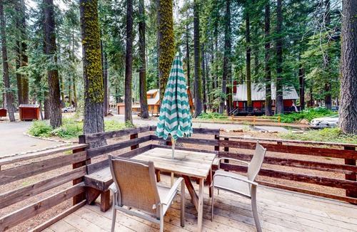 Tahoe Pines Cabin | 152 m² Cabin ∙ 4 bedrooms ∙ 10 guests