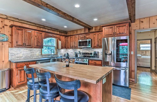 Oakhurst Cottage | 157 m² Cabin ∙ 2 bedrooms ∙ 10 guests