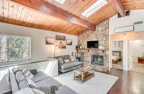 Crestline House | 160 m² House ∙ 4 bedrooms ∙ 12 guests