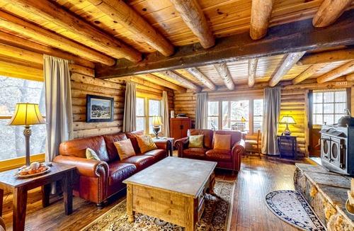 Pine Cove Cabin | 163 m² Cabin ∙ 3 bedrooms ∙ 6 guests