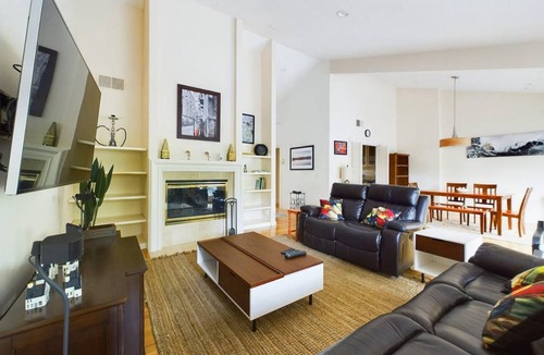 East Foothills House | 175 m² House ∙ 2 bedrooms ∙ 4 guests