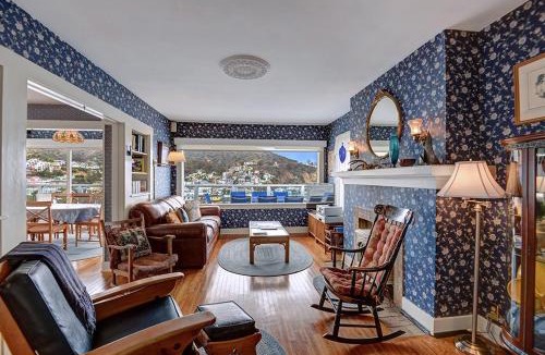 Avalon House | 176MT Middle Terrace