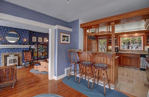 Avalon House | 176MT Middle Terrace