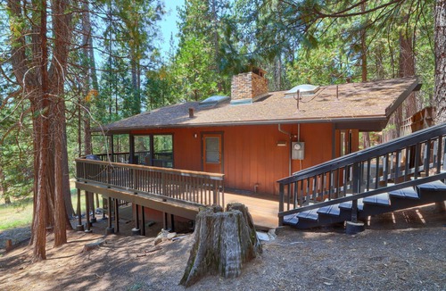 North Wawona Cabin | (18B) Hiltbrand Hangout at The Redwoods In Yosemite