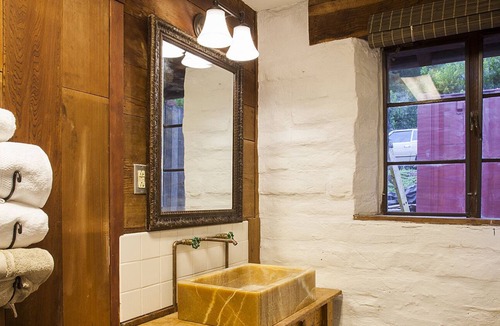Mission Canyon House | 2 bdrm w/loft 6ppl 10 min 2 town w/kitchen, WiFi, free parking, pet friendly.