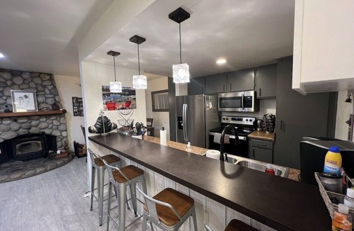 Mammoth Lakes Condo | 2-bedroom condo just a 5 minute free shuttle to Mammoth Mtn door to door.