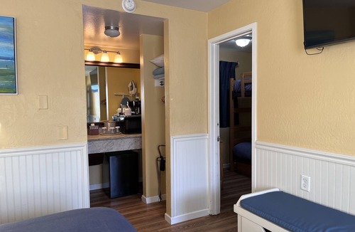 Downtown Monterey Cabin | 2 Bedroom Family Suite at Ocean-Side Property!