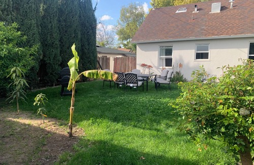 Roosevelt House | 2-bedroom house in charming Fresno with WiFi, AC, fitness room