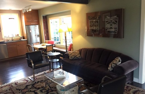 Cleveland Heights House | 2 Br/1Bath Bright-Spacious Flat 2 blks from Lake Merritt, 10 m walk to Bart