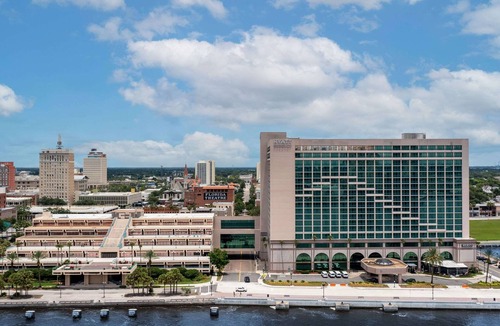 Downtown Jacksonville Hotel | 2 Connecting Suites at a 4⭐️ Hotel