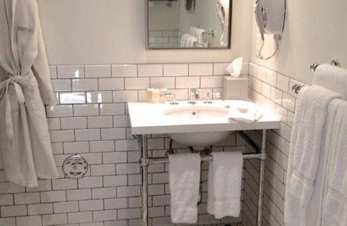 East Hollywood House | 2 Convenient Rooms Near Hollywood Museum, w/Parking, Pets are Welcome!