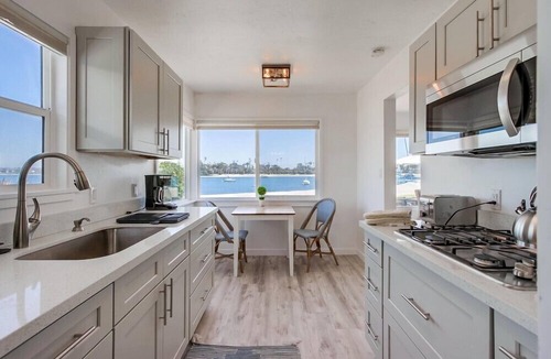 Mission Beach House | 2 Levels of Waterfront * Bay View Patio * AC
