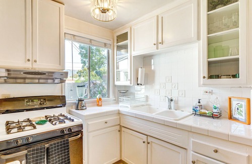 Magnolia Park House | 2 Mi to Griffith Park: Chic Home w/Private Patio