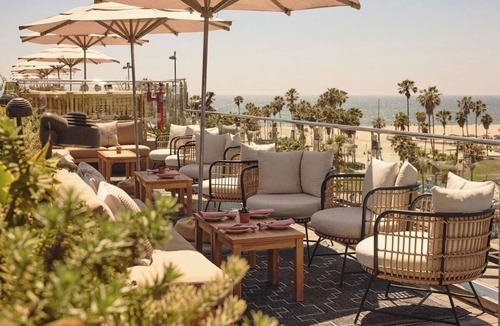 Venice Hotel | 2 Venice Rooms Just Steps from Beach | Rooftop | Balcony | Free Breakfast