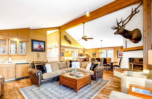 Tahoe Pines House | 202 m² House ∙ 4 bedrooms ∙ 10 guests