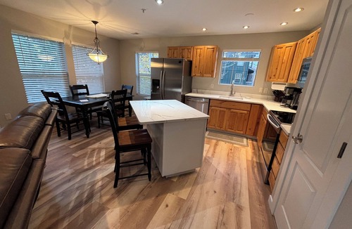 Park City Condo | 2026 Renovated, RH King Bed, Ideal Location Skiing Deer Valley East Village, PC