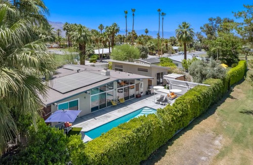 Palm Springs House | 212 m² House ∙ 5 bedrooms ∙ 10 guests