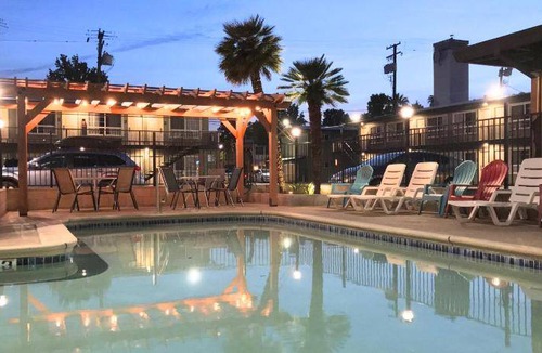 Downtown Hotel | 22 m² Motel ∙ 127 guests