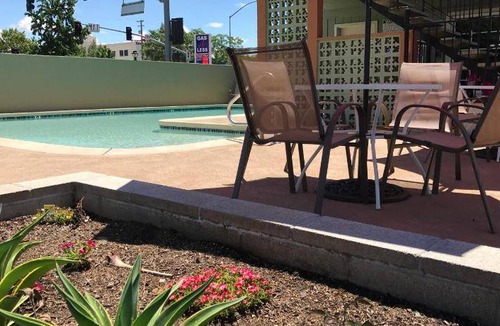Downtown Hotel | 22 m² Motel ∙ 127 guests