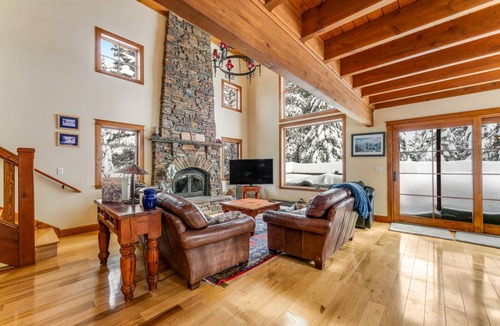 Serene Lakes Cabin | 232 m² Cabin ∙ 5 bedrooms ∙ 10 guests