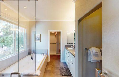 Boyes Hot Springs House | 238 m² House ∙ 3 bedrooms ∙ 6 guests