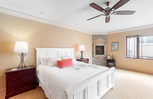 Carlsbad Village Condo | 266 m² Condo ∙ 4 bedrooms ∙ 9 guests