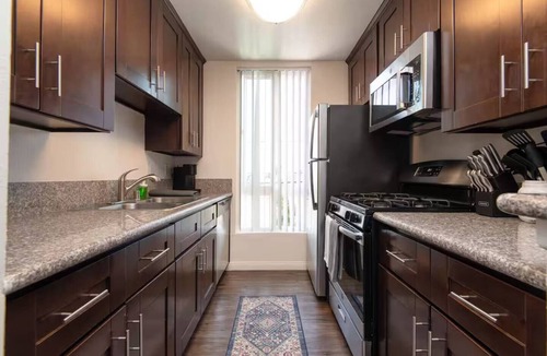 Hollywood Apartment | 2BR Hollywood Apt w/Rooftop Pool & Stunning Views of city and the Hollywood Sign