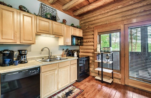 Pigeon Forge Cabin | 2mils Dollywood, Family Resort Pool, HotTub, SL6