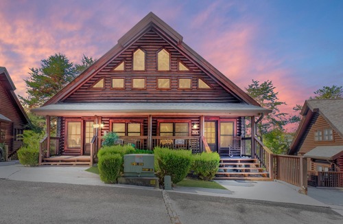 Pigeon Forge Cabin | 2mils Dollywood, Family Resort Pool, HotTub, SL6